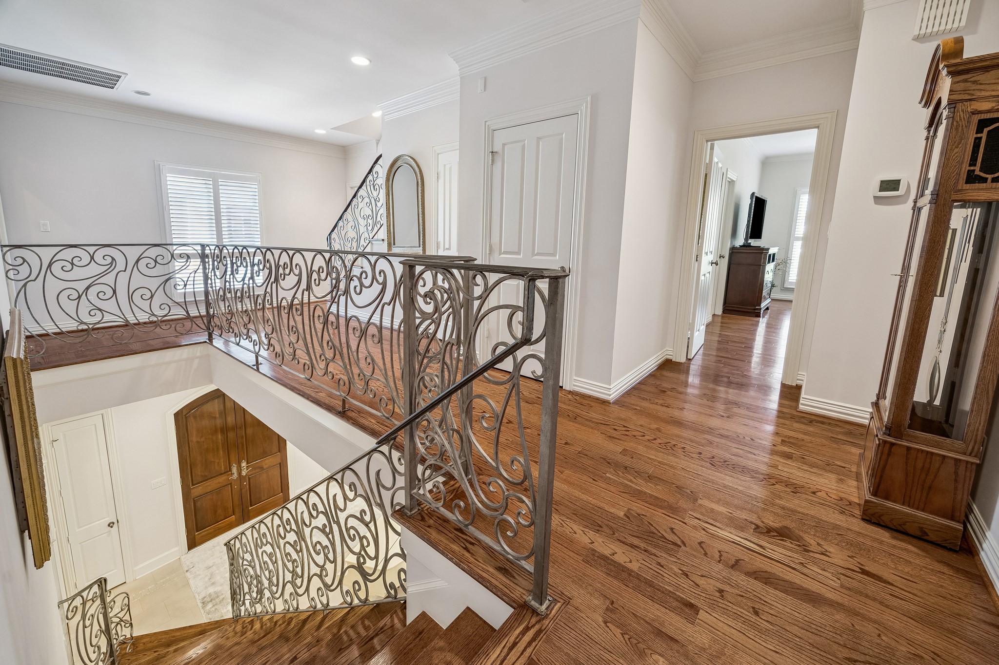 5043 Tangle Lane Houston, TX 77056 - Photo 19 of 50 a view of entryway with wooden floor