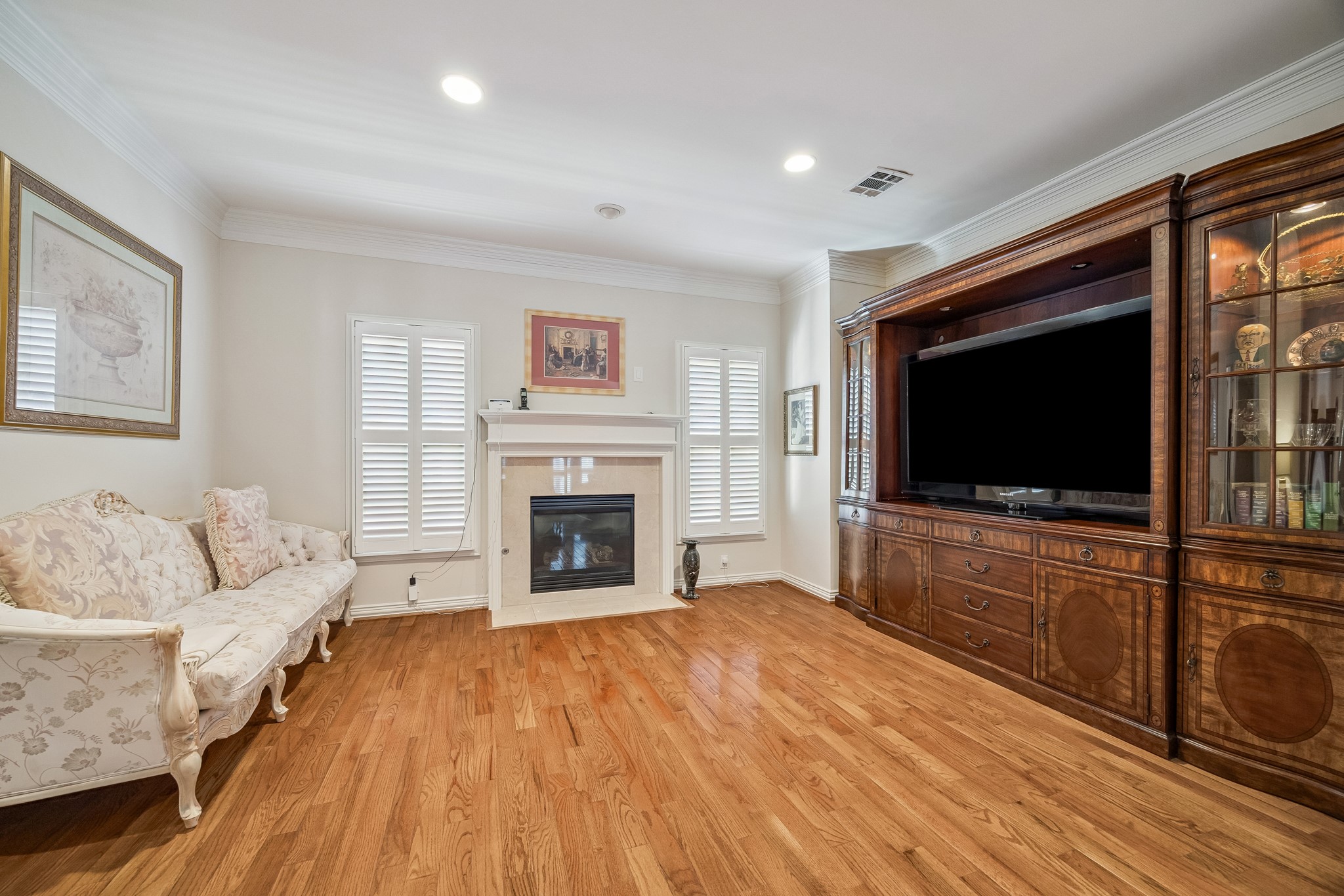 5043 Tangle Lane Houston, TX 77056 - Photo 22 of 50 a living room with furniture and a flat screen tv