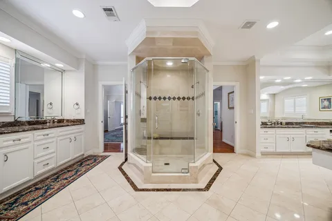 $1,799,000 | 5043 Tangle Lane, Houston, TX 77056