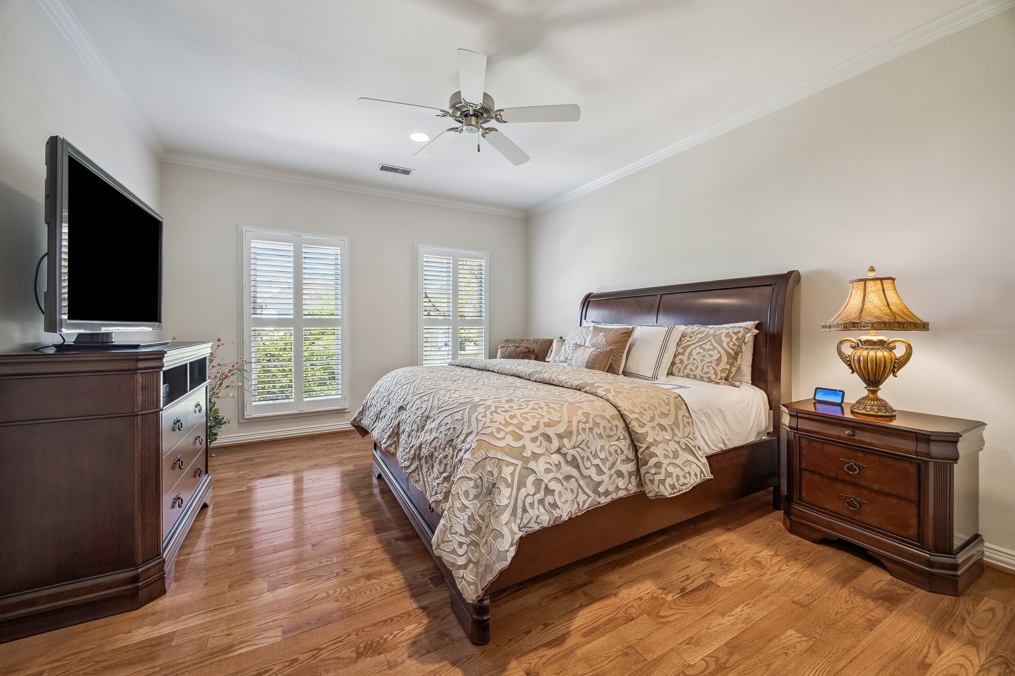 5043 Tangle Lane Houston, TX 77056 - Photo 27 of 50 a bedroom with a bed and a flat screen tv