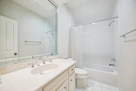 $1,799,000 | 5043 Tangle Lane, Houston, TX 77056