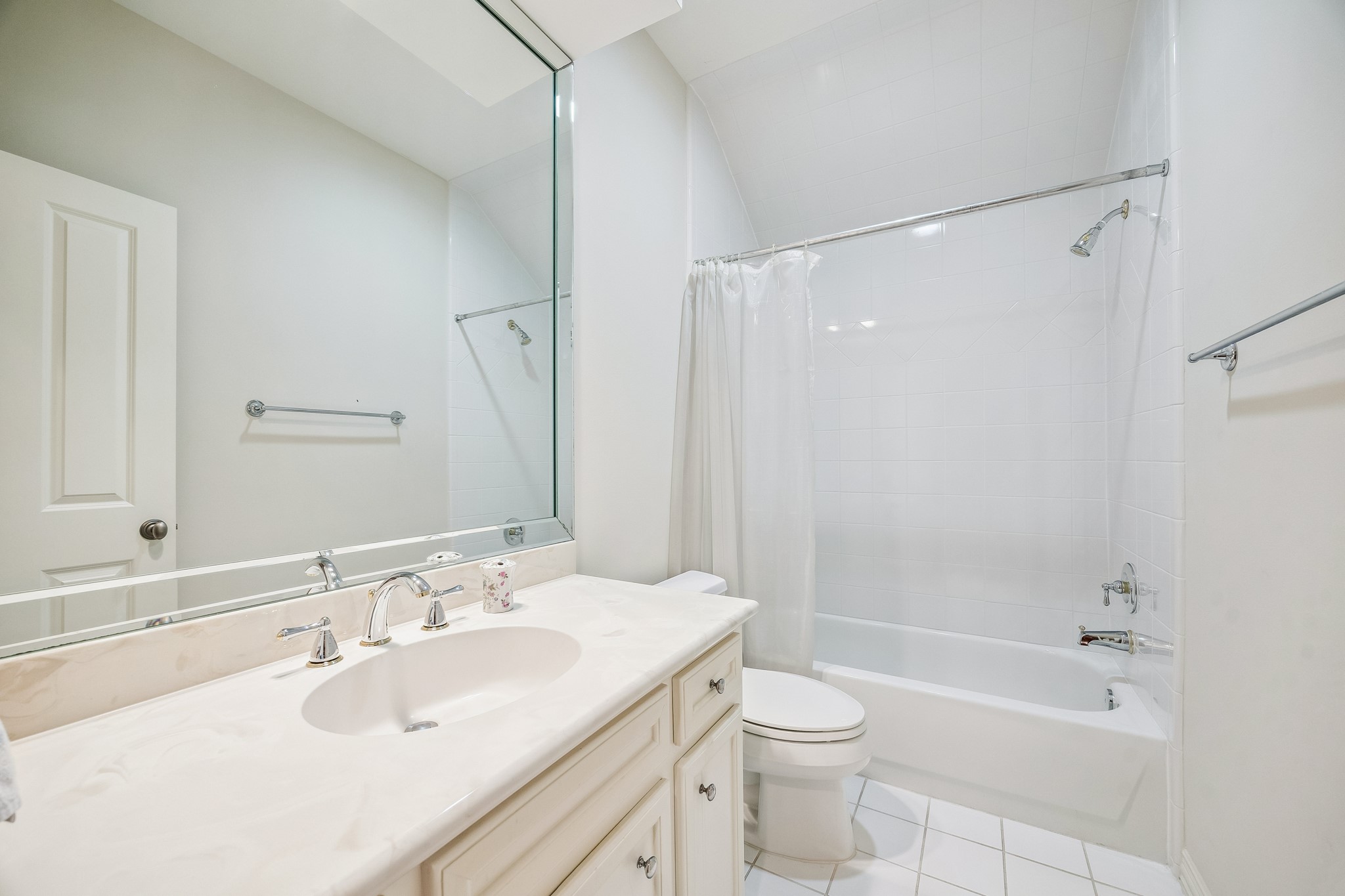 5043 Tangle Lane Houston, TX 77056 - Photo 32 of 50 a bathroom with a sink toilet and shower