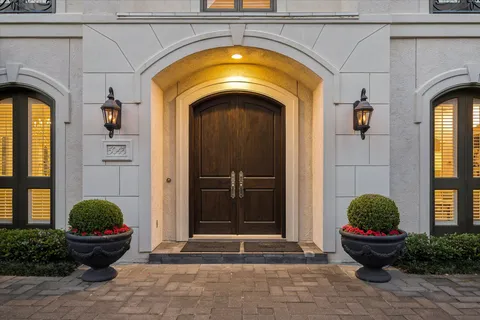 $1,799,000 | 5043 Tangle Lane, Houston, TX 77056