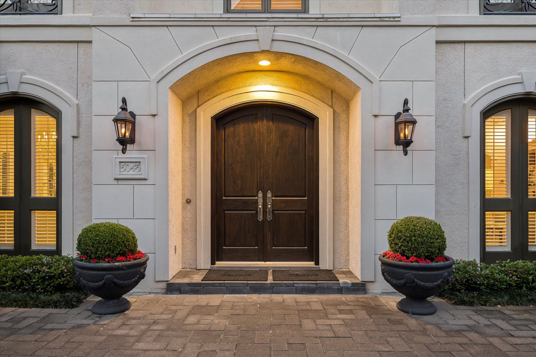 5043 Tangle Lane Houston, TX 77056 - Photo 43 of 50 a view of entryway with dining area