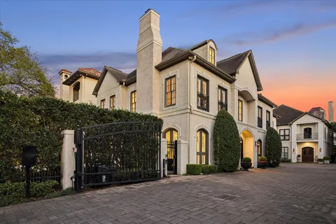 $1,799,000 | 5043 Tangle Lane, Houston, TX 77056