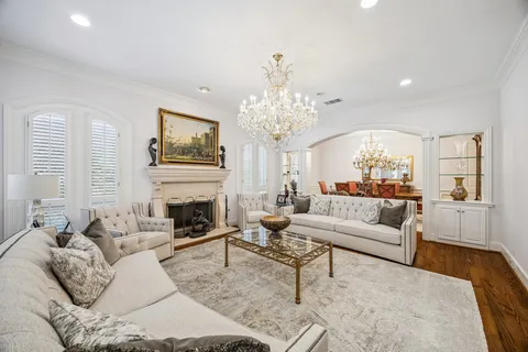 $1,799,000 | 5043 Tangle Lane, Houston, TX 77056