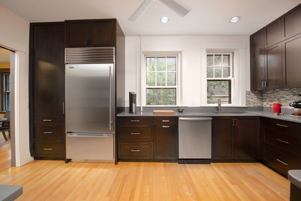 31 Linnaean Street, Unit 2 Cambridge, MA 02138 - Photo 5 of 10