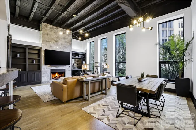 $625,000 | 127 North Tryon Street, Unit 303, Charlotte, NC 28202