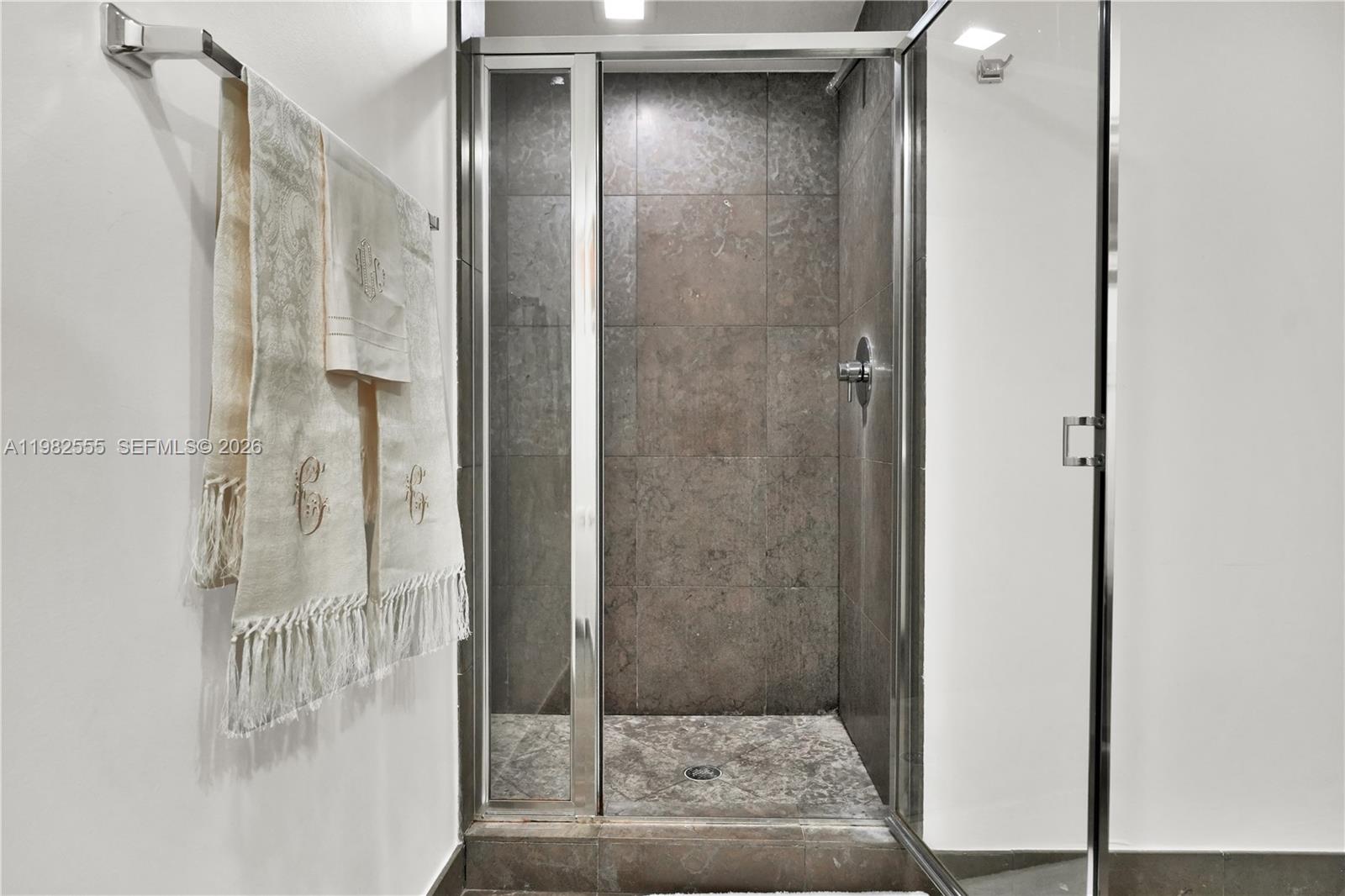 465 Brickell Avenue, Unit 702 Miami, FL 33131 - Photo 23 of 41