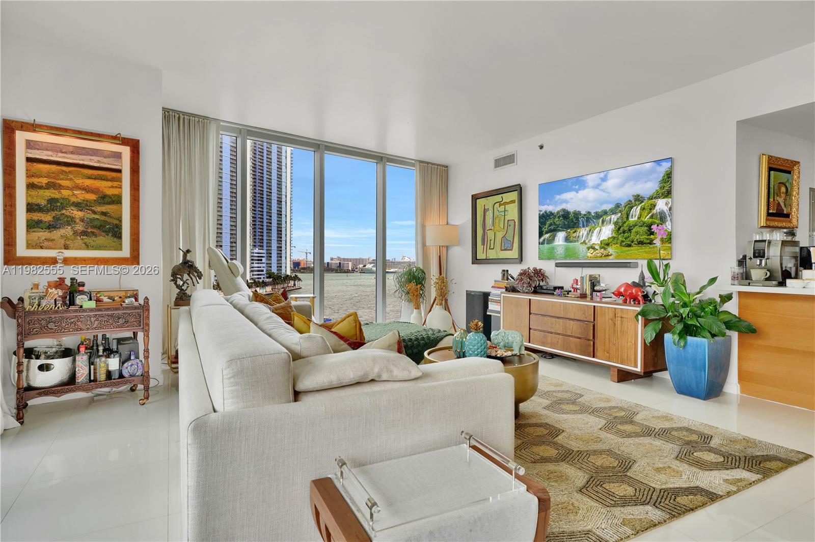 465 Brickell Avenue, Unit 702 Miami, FL 33131 - Photo 4 of 41