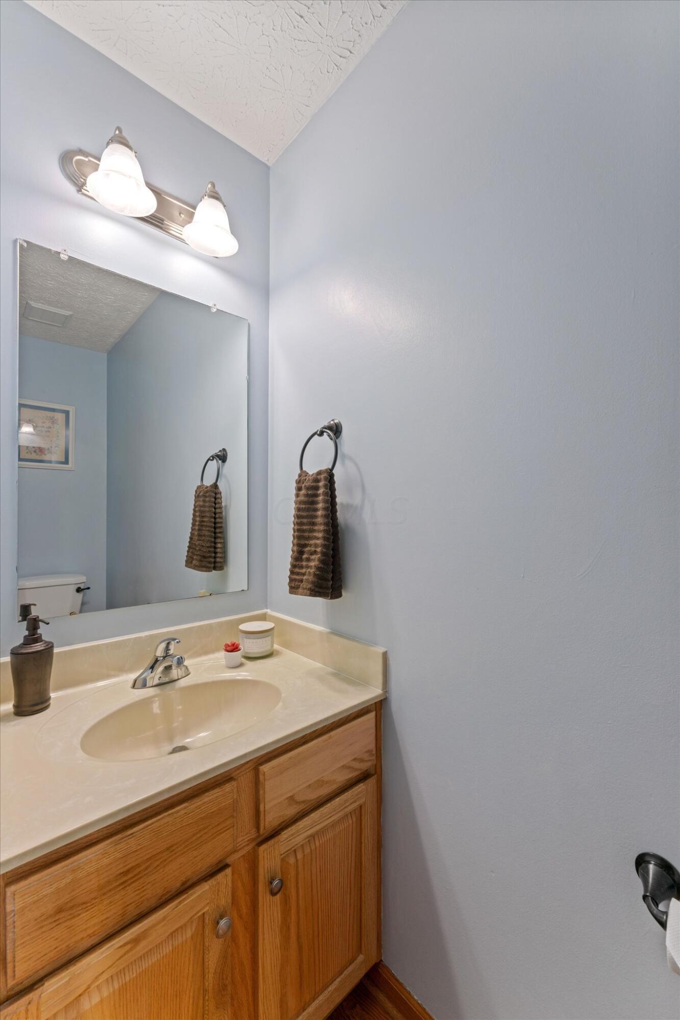 516 Cricket Run Road Lewis Center, OH 43035 - Photo 16 of 39 First Floor Bath