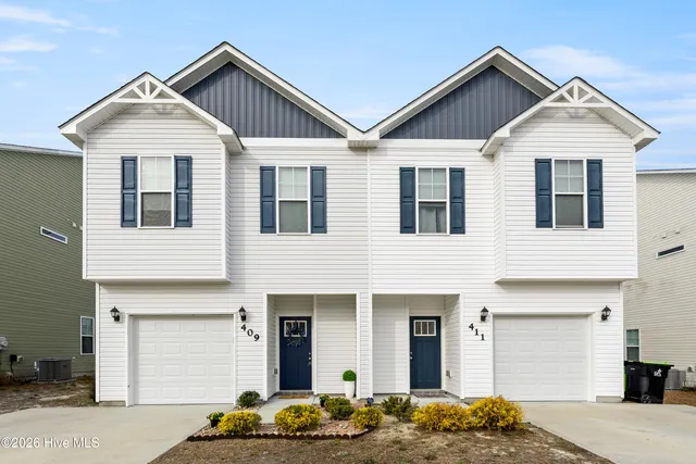 $275,000 | 409 Vandemere Court, Holly Ridge, NC 28445