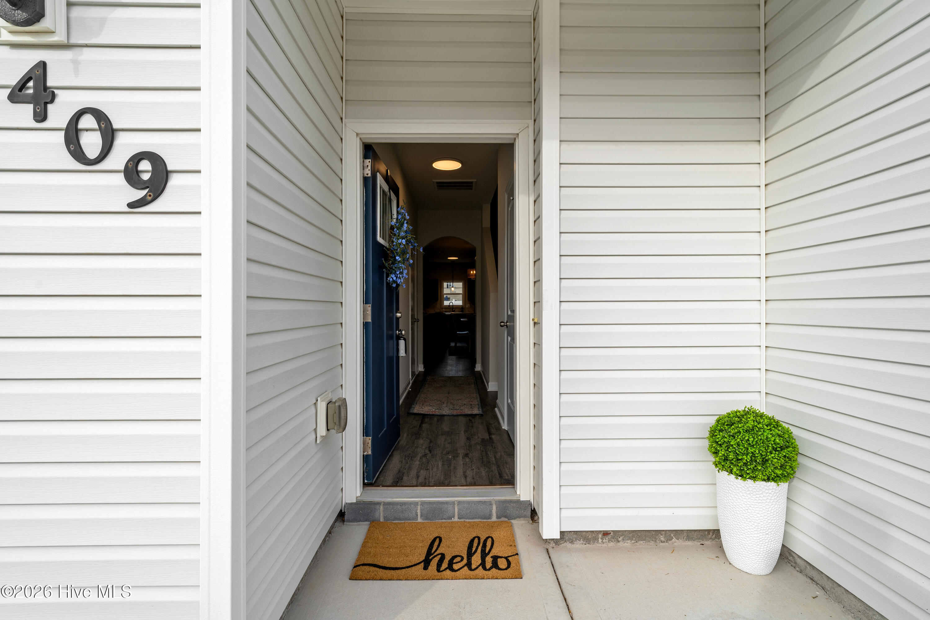 409 Vandemere Court Holly Ridge, NC 28445 - Photo 2 of 27 409VandemereCt-12