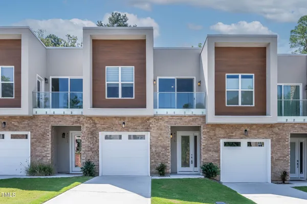 $575,000 | 4015 Southpoint Lndg Way, Unit 8, Durham, NC 27707
