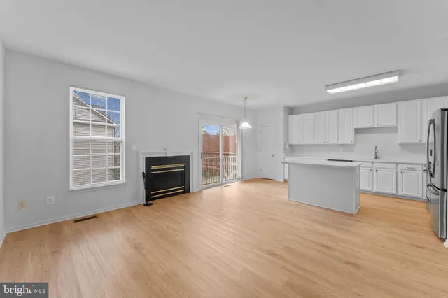 $699,900 | 20831 Miranda Falls Square, Sterling, VA 20165