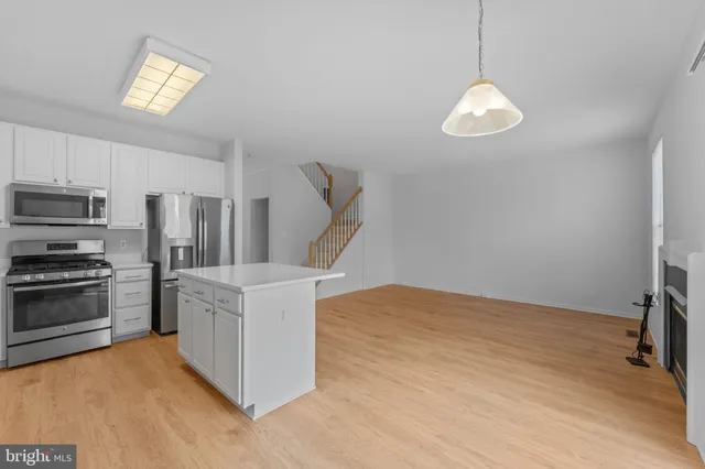 $699,900 | 20831 Miranda Falls Square, Sterling, VA 20165