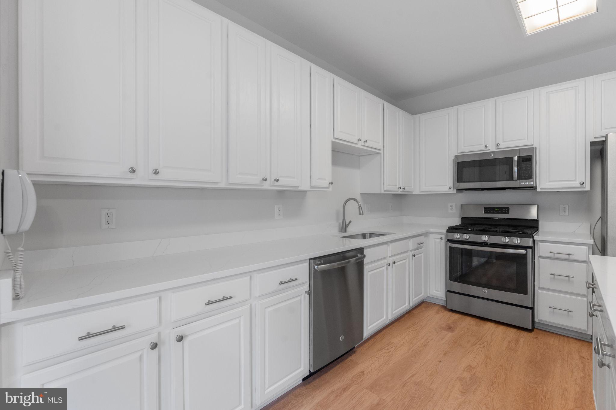 20831 Miranda Falls Square Sterling, VA 20165 - Photo 28 of 86