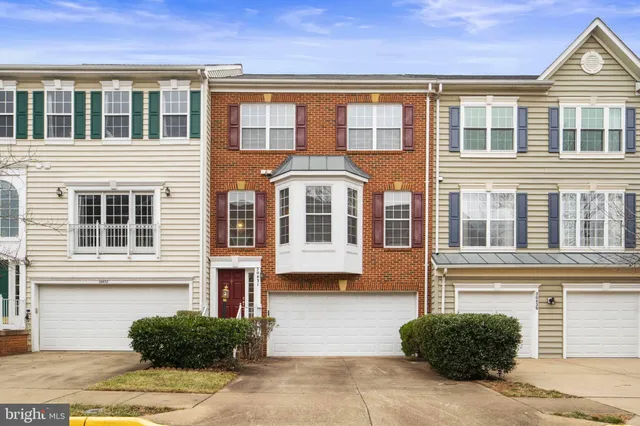 $699,900 | 20831 Miranda Falls Square, Sterling, VA 20165