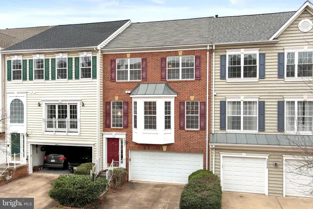 $699,900 | 20831 Miranda Falls Square, Sterling, VA 20165