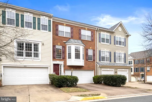$699,900 | 20831 Miranda Falls Square, Sterling, VA 20165