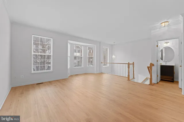 $699,900 | 20831 Miranda Falls Square, Sterling, VA 20165