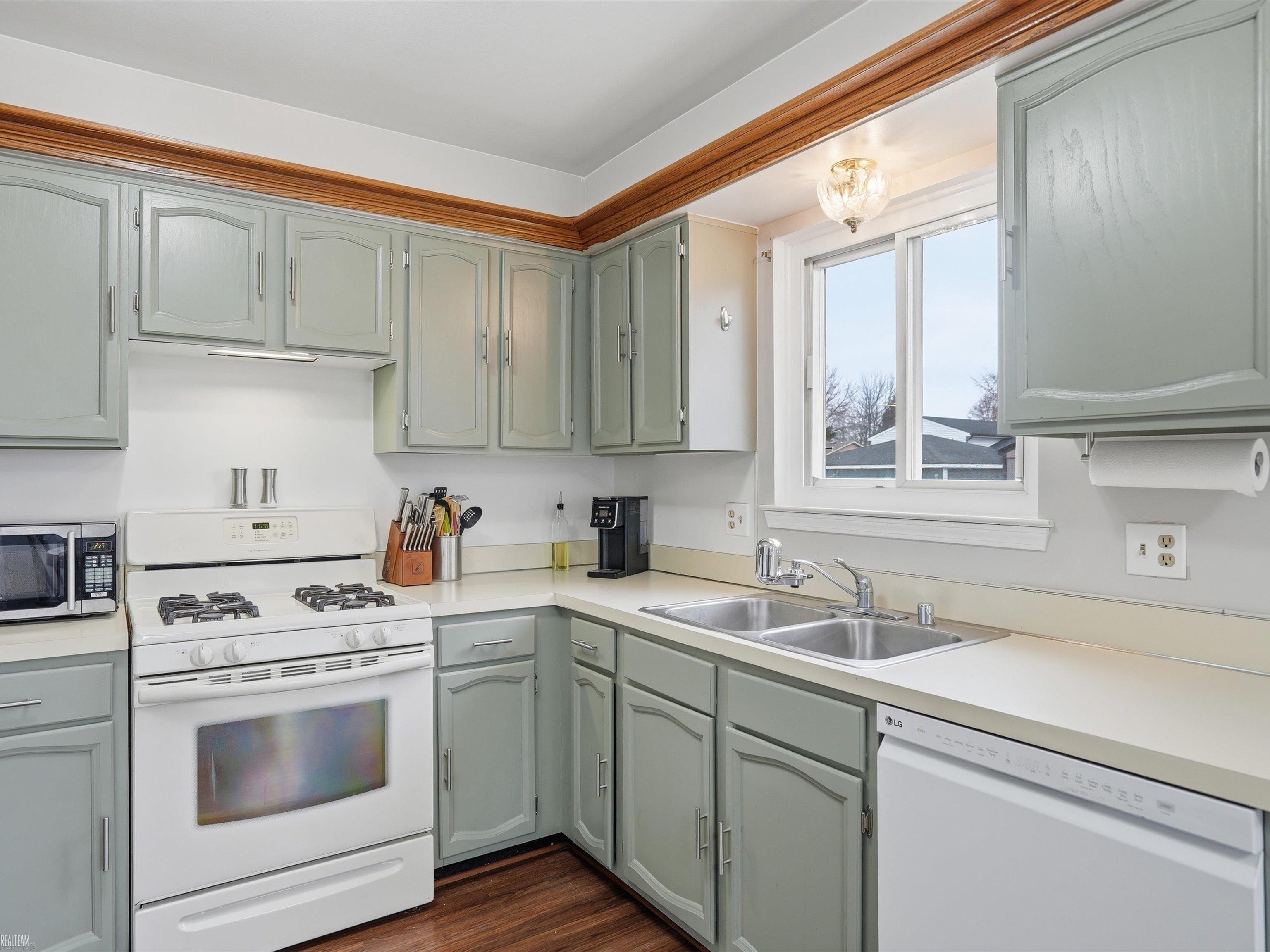 50093 Waterloo Chesterfield, MI 48047 - Photo 13 of 37