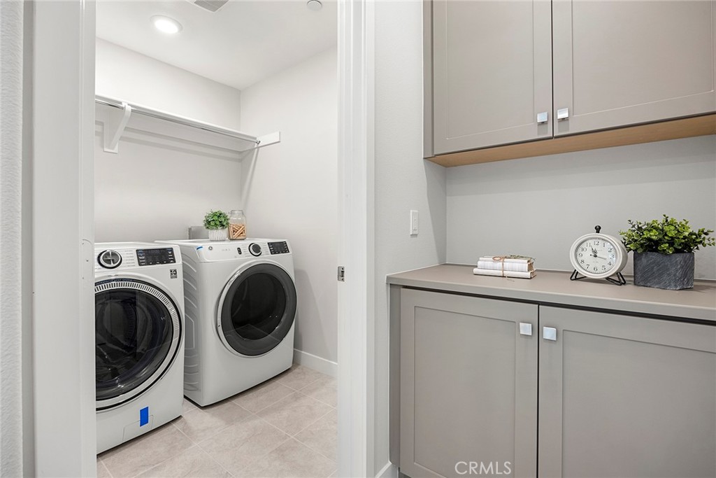 125 Pattern Irvine, CA 92618 - Photo 23 of 38 a utility room with dryer and washer