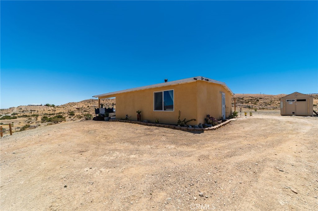 25333 Valley View Road Apple Valley, CA 92308 - Photo 4 of 42