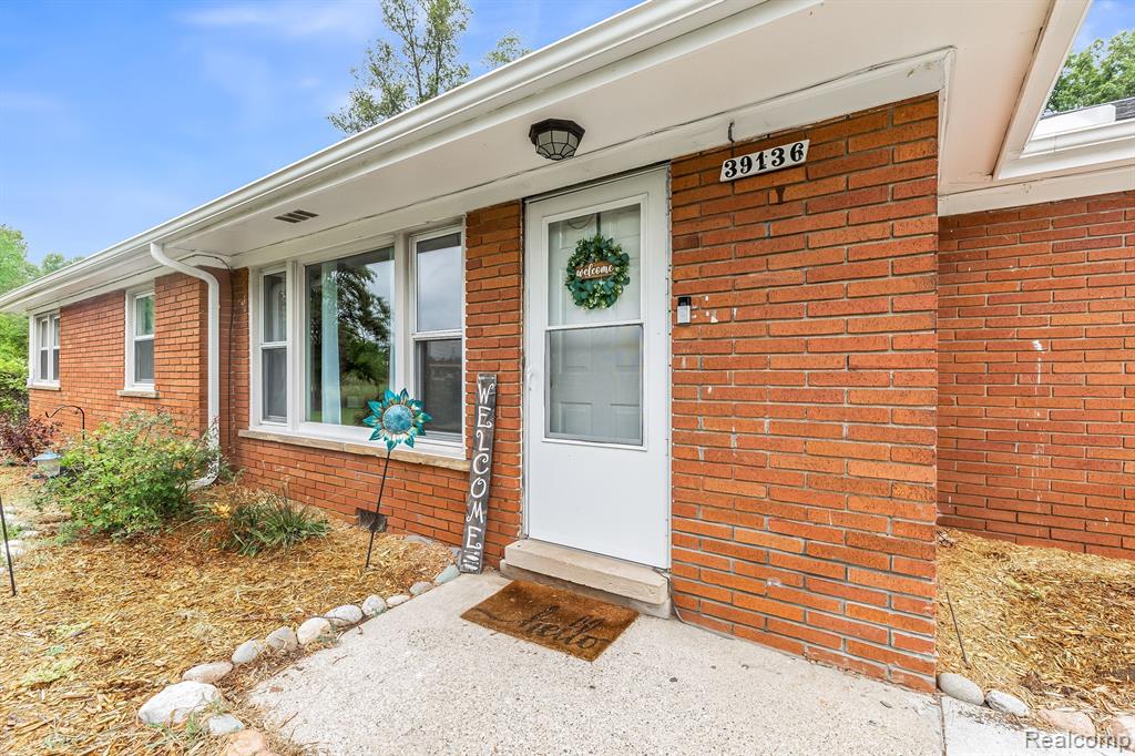 39136 Ecorse Road Romulus, MI 48174 - Photo 2 of 33