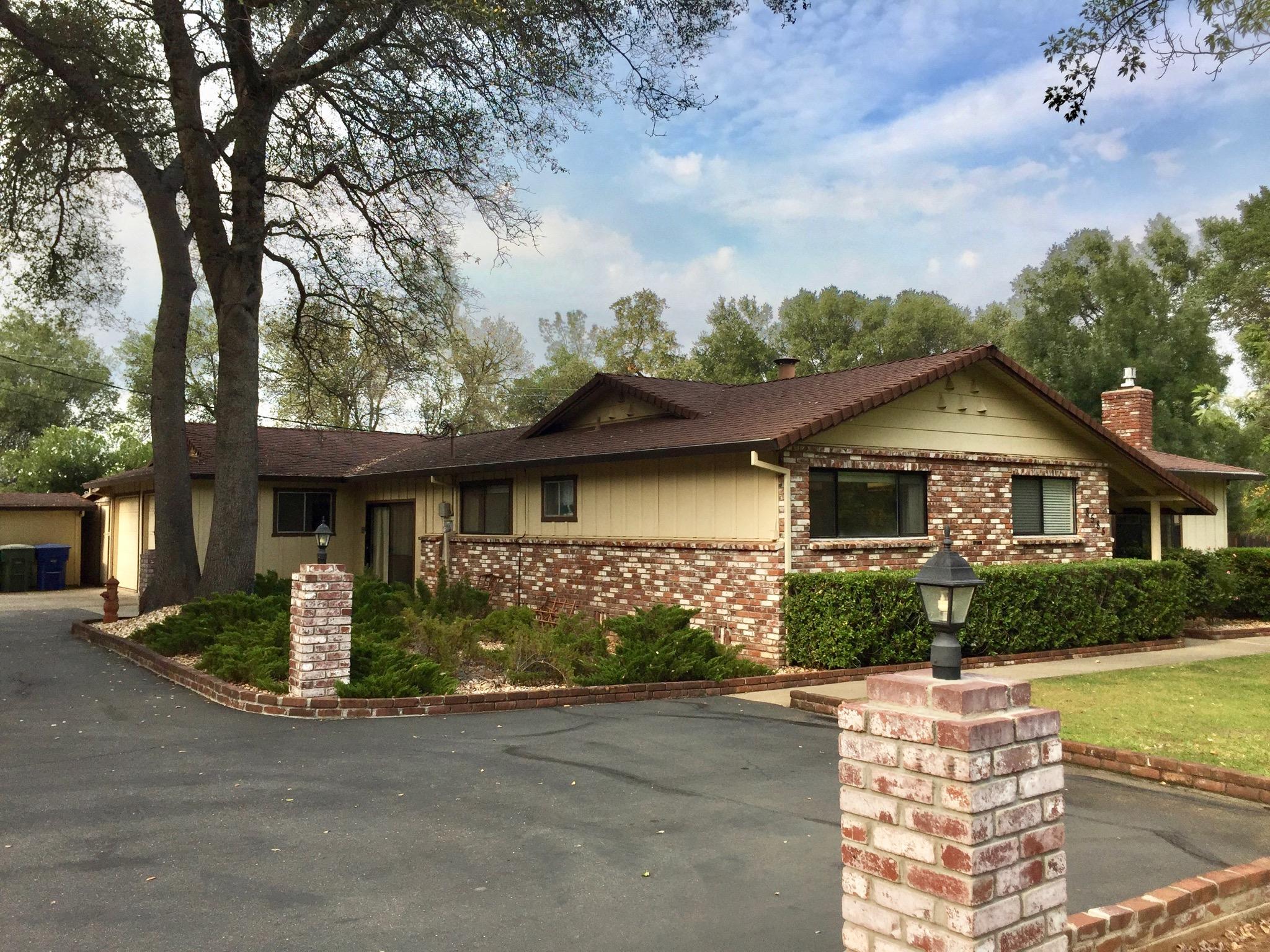 8585 Redbank Road Redding, CA 96001 - Photo 2 of 37 a front view of a house with garden