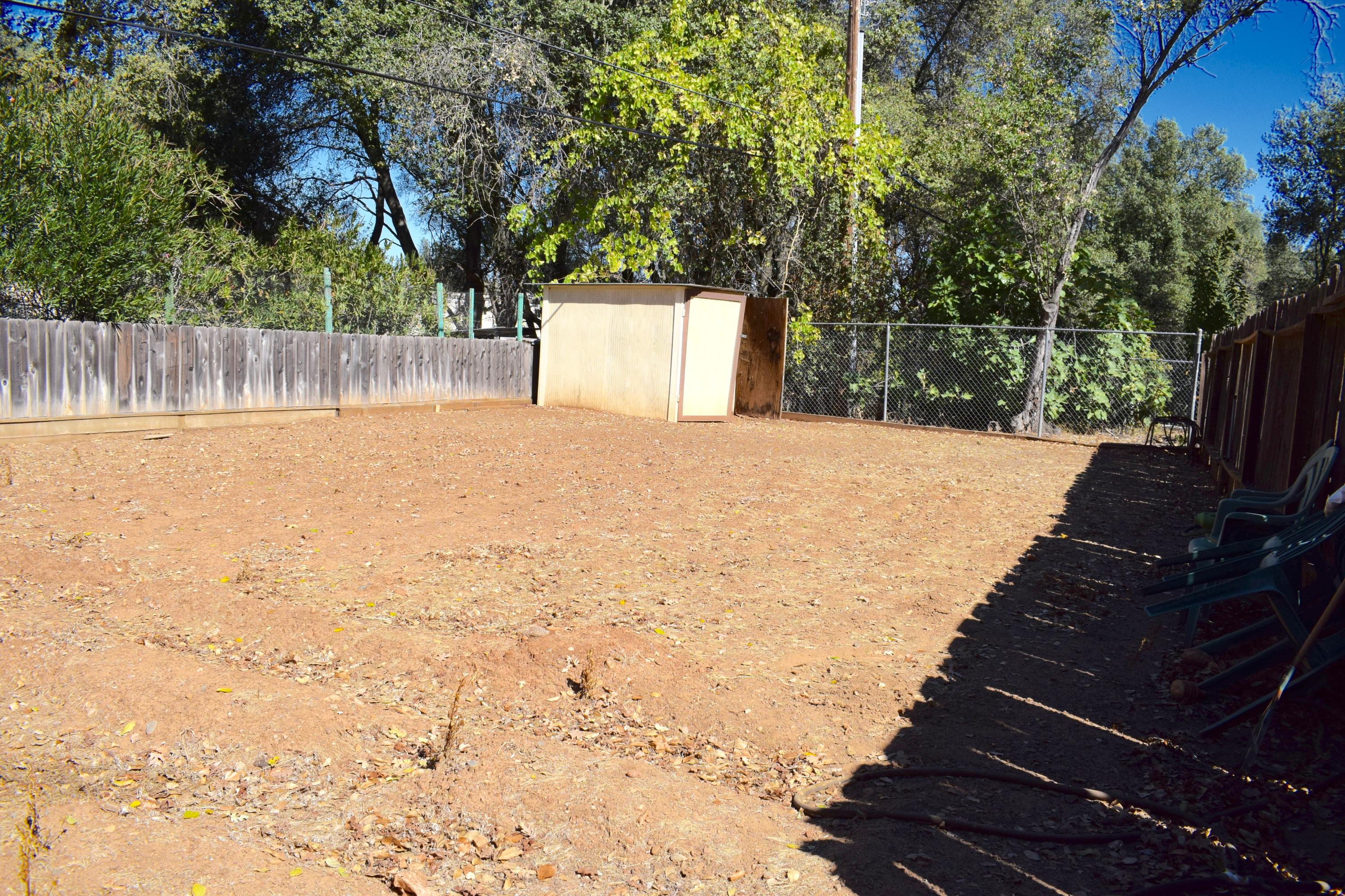 8585 Redbank Road Redding, CA 96001 - Photo 37 of 37 a backyard of a house