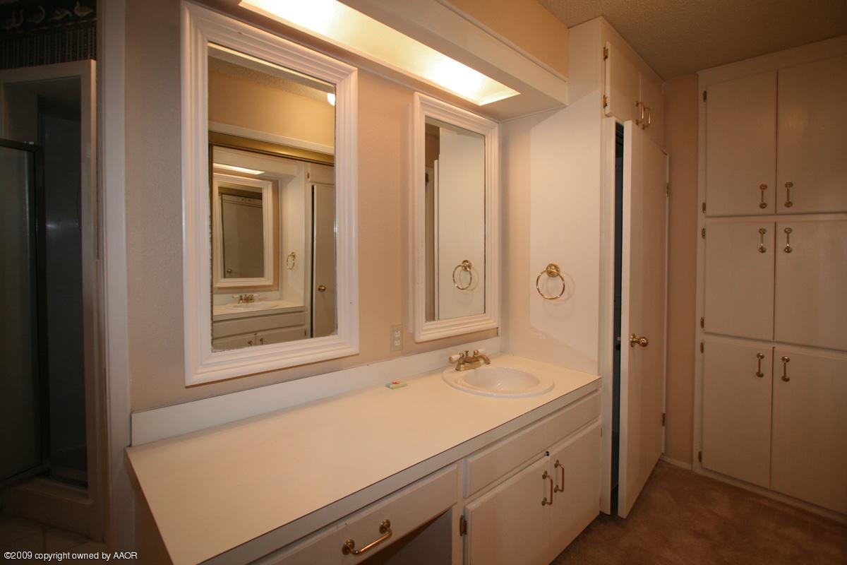 6706 Jameson Road Amarillo, TX 79106 - Photo 11 of 13 a bathroom with a sink and a mirror