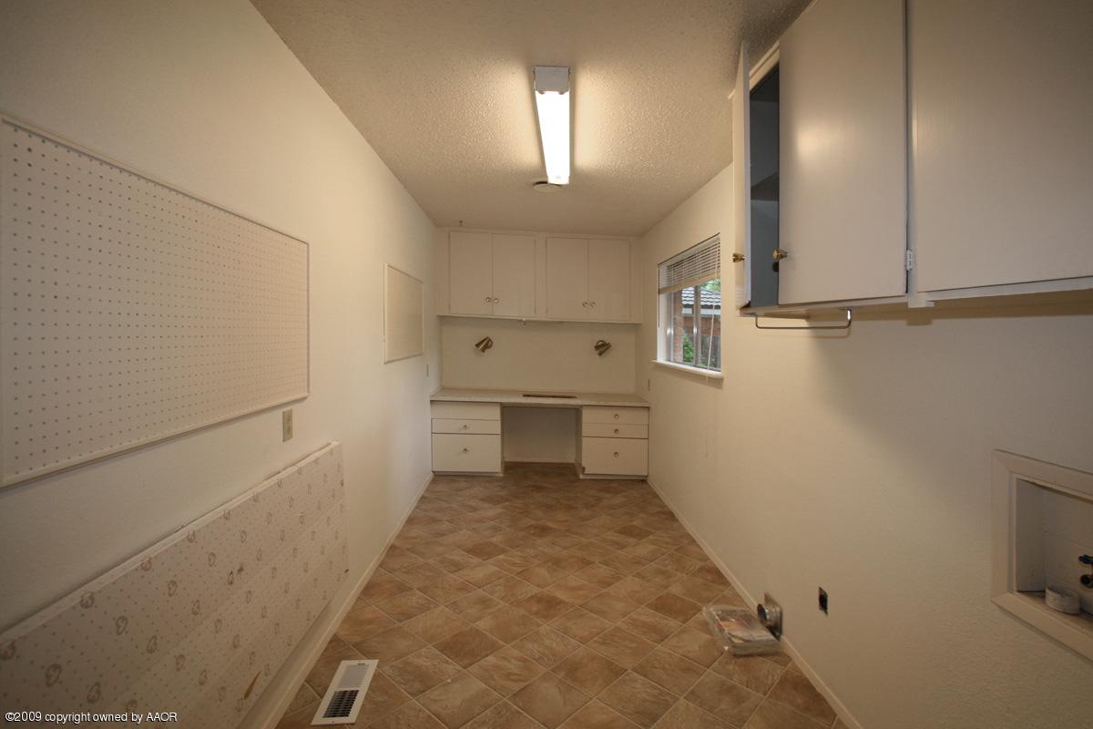 6706 Jameson Road Amarillo, TX 79106 - Photo 13 of 13 a view of a hallway with workspace