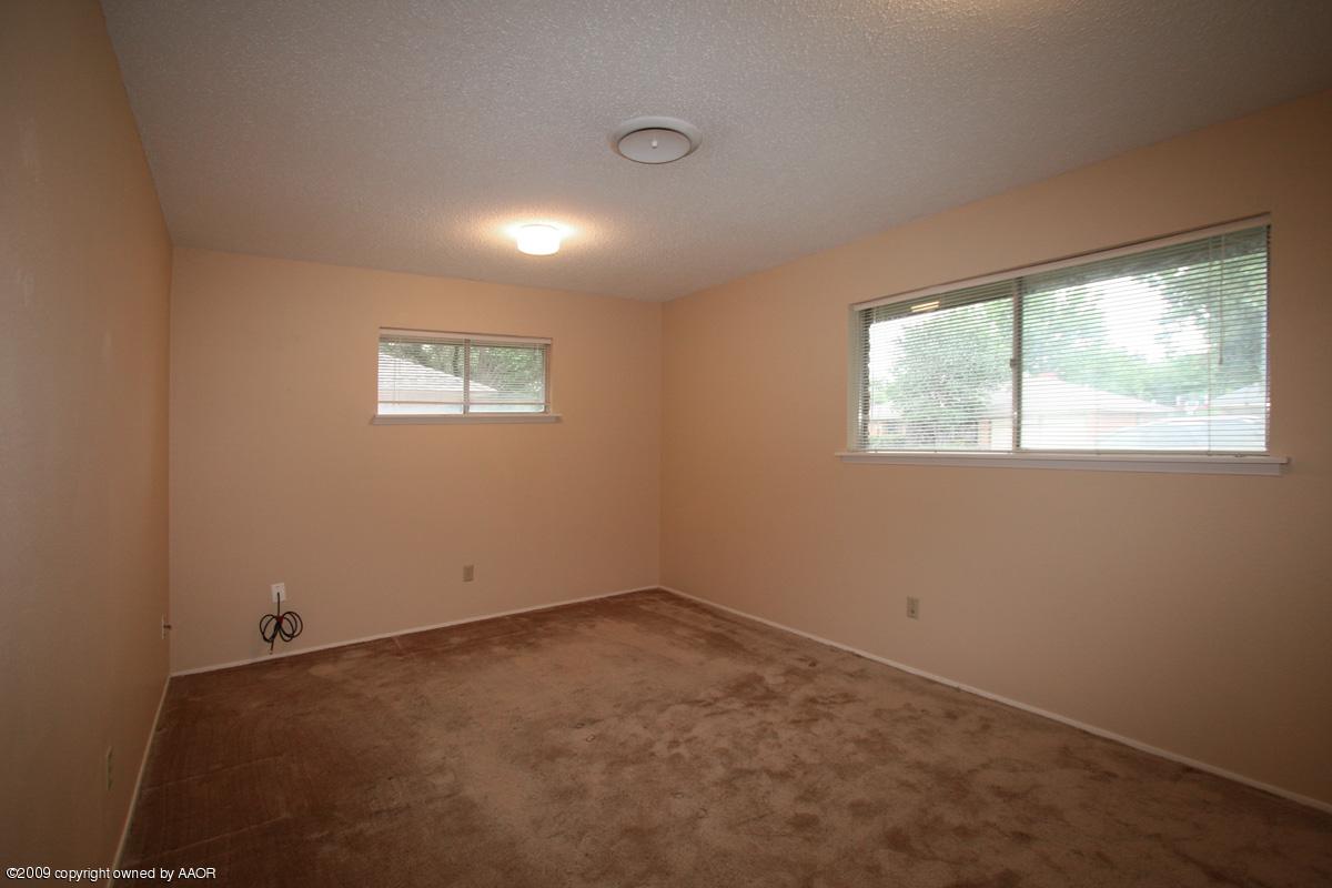 6706 Jameson Road Amarillo, TX 79106 - Photo 5 of 13 an empty room with a window