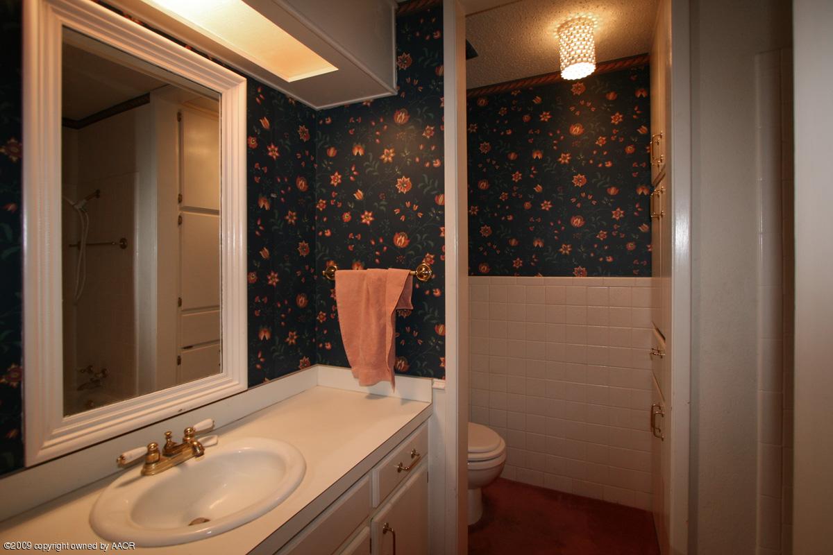 6706 Jameson Road Amarillo, TX 79106 - Photo 8 of 13 a bathroom with a sink toilet and shower