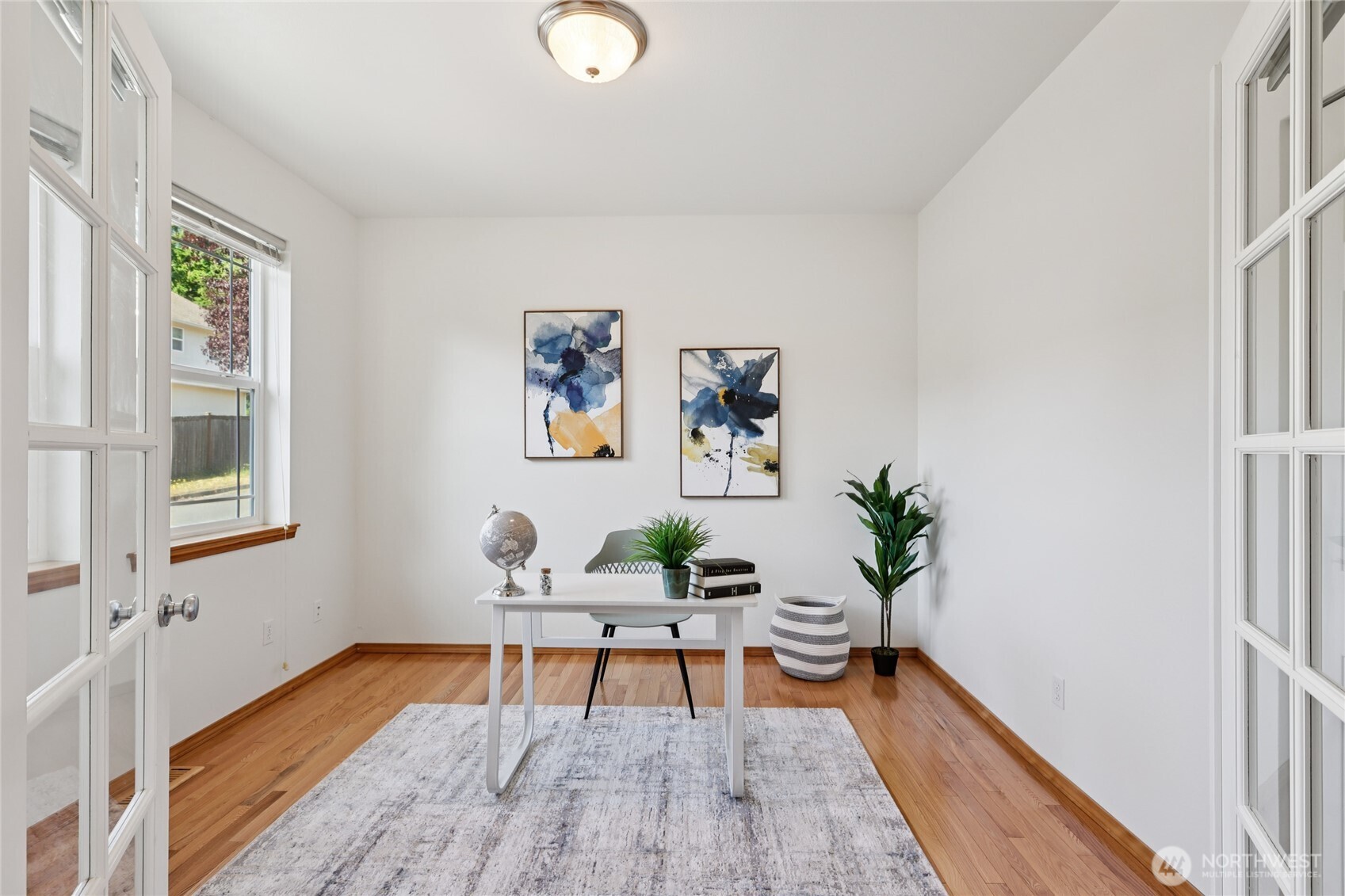7424 Upper Ridge Road Everett, WA 98203 - Photo 5 of 31 a living room with furniture and a potted plant