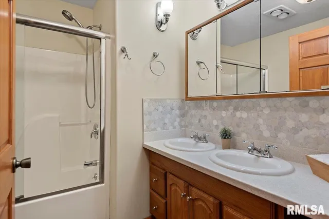 $268,500 | 117 Brookside Glen Drive, Sherman, IL 62684