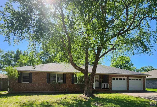 $359,000 | 2501 West View Drive, Emporia, KS 66801