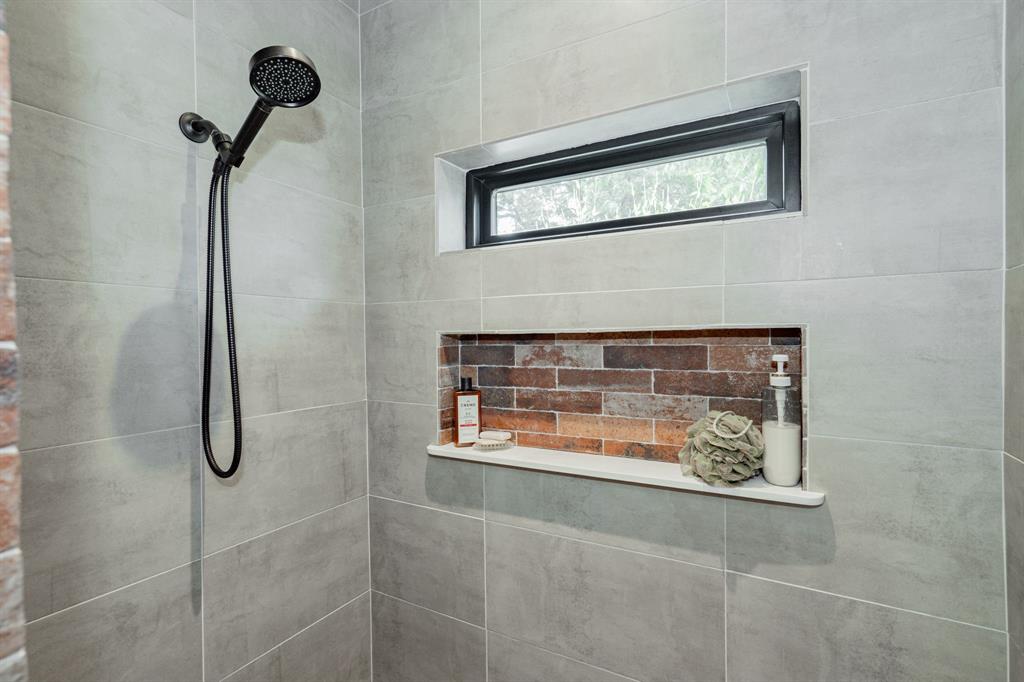 853 County Road 2215 Decatur, TX 76234 - Photo 15 of 39 Primary tiled shower