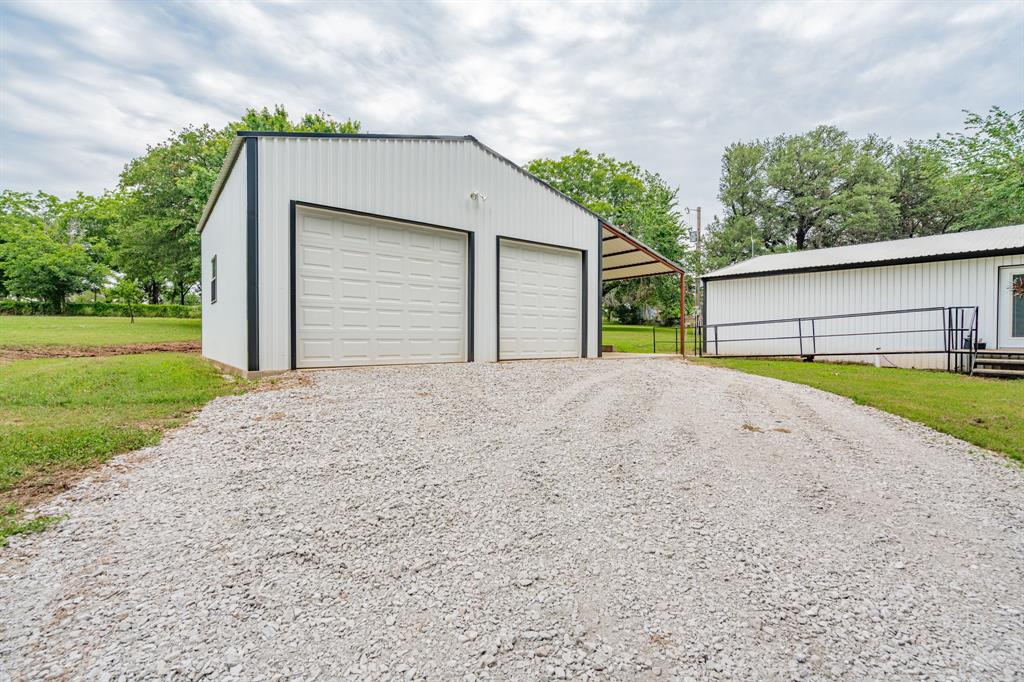 853 County Road 2215 Decatur, TX 76234 - Photo 34 of 39 Guest house garage/carport with wheelchair ramp to home.