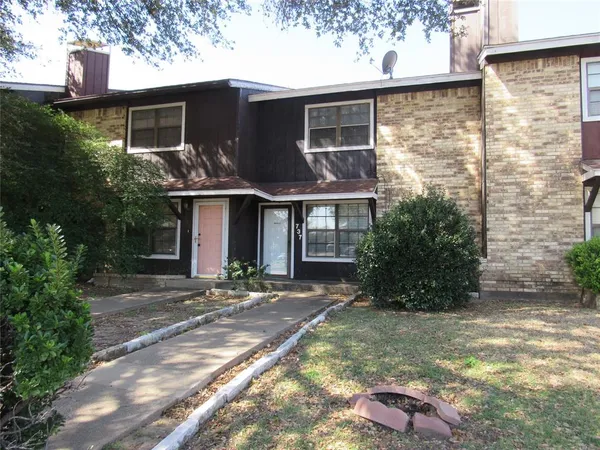 $1,700 | 737 Alice Lane, Lewisville, TX 75067