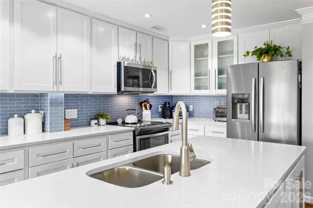 $549,000 | 18789 Vineyard Point Lane, Cornelius, NC 28031