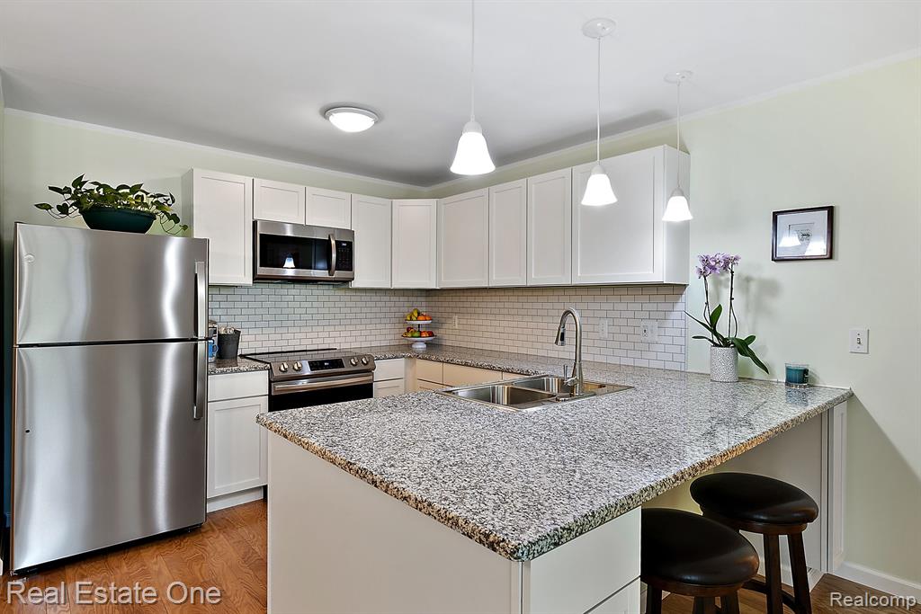 2340 South Rochester Road Rochester Hills, MI 48307 - Photo 13 of 25