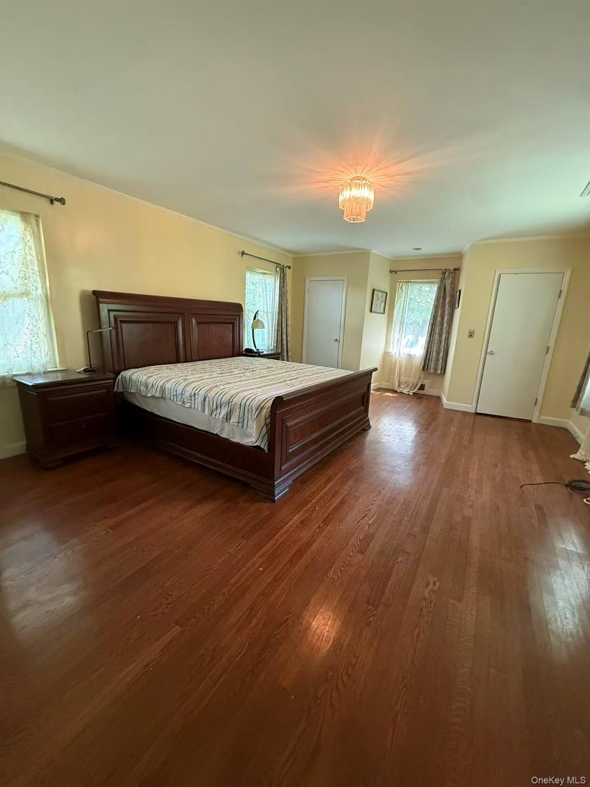 10 Hempton Road Great Neck, NY 11020 - Photo 6 of 8