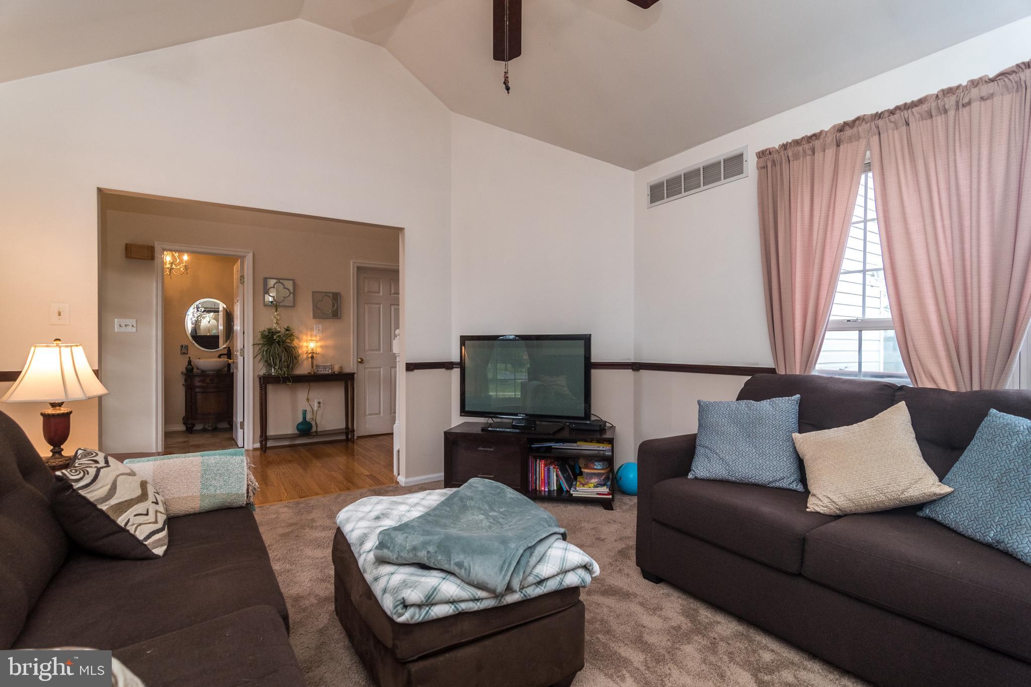4 Woodly Road Royersford, PA 19468 - Photo 7 of 37 Living Room