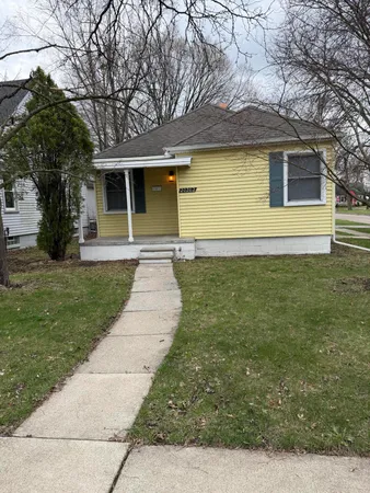 $1,275 | 20202 Washtenaw Street, Harper Woods, MI 48225