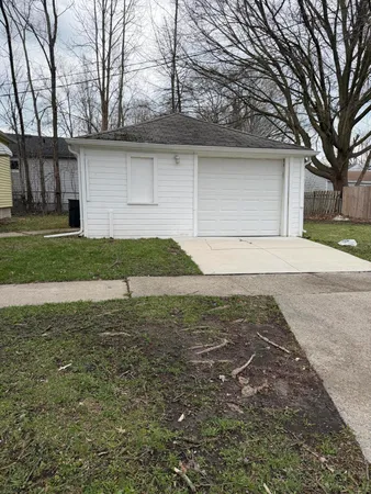 $1,275 | 20202 Washtenaw Street, Harper Woods, MI 48225