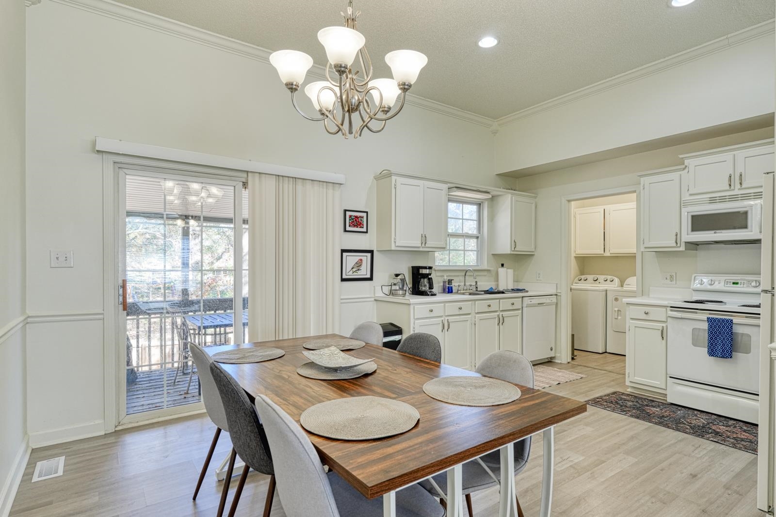 921 Hollyhock Court Boiling Springs, SC 29316 - Photo 7 of 34