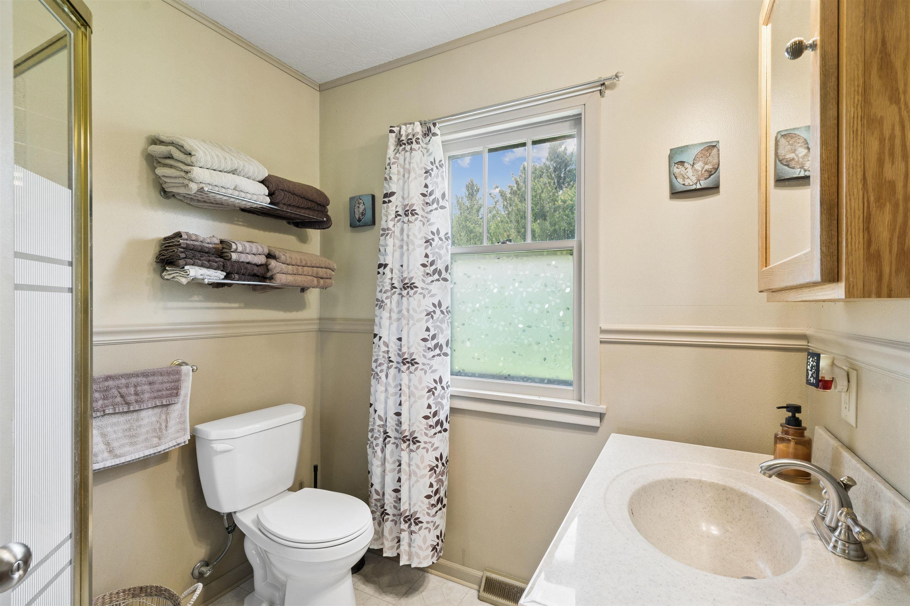 2393 Glenville Road Decorah, IA 52101 - Photo 16 of 36 Gallery Image 16