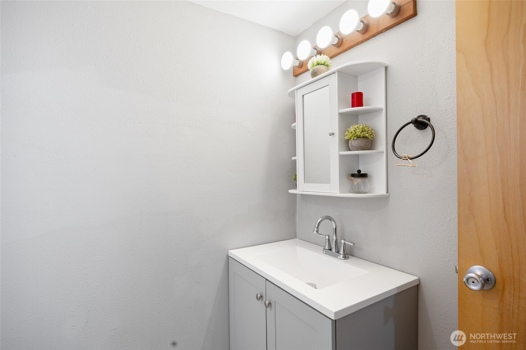 55790 Lake Ridge Lane Electric City, WA 99123 - Photo 17 of 35 a bathroom with a sink vanity and a mirror